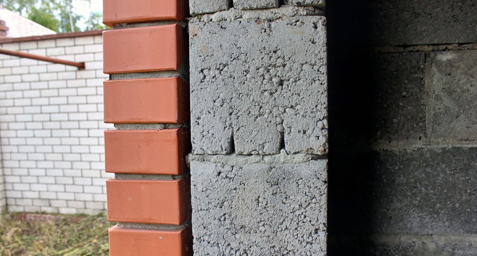 Наружная стена из керамзитобетонных блоков