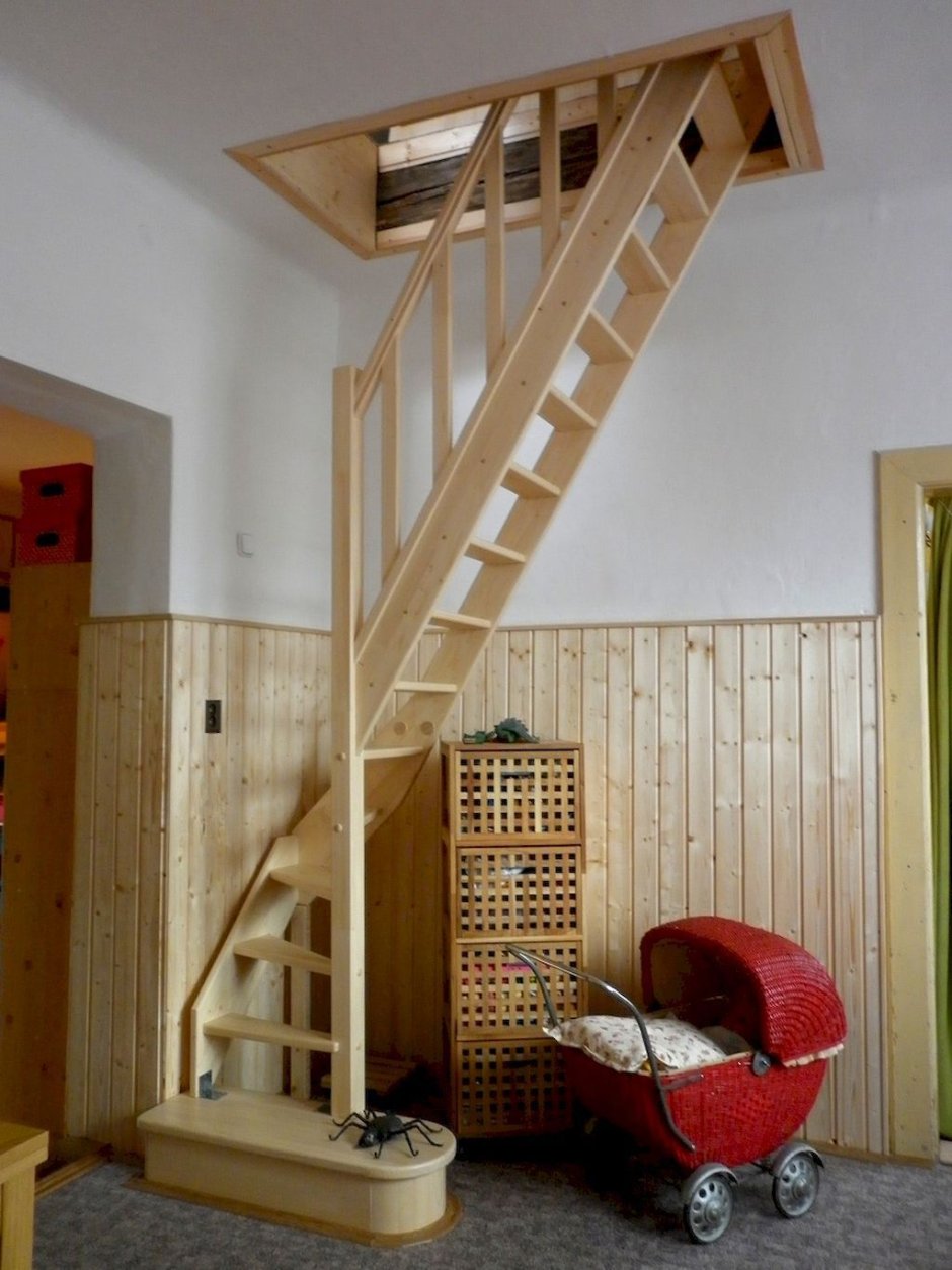 Лестница в мансардном доме