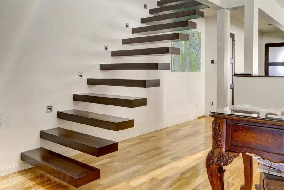 Лестница висящая в воздухе