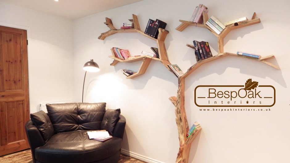 Полка для книг в форме дерева