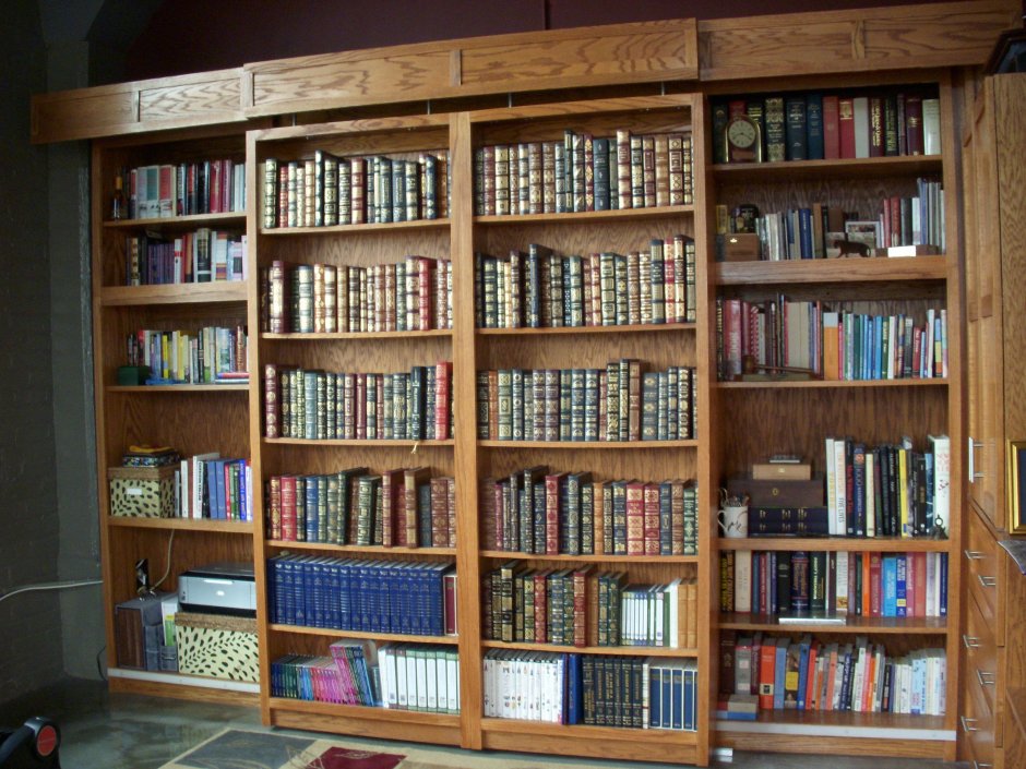 Книжный шкаф с диагональными полками