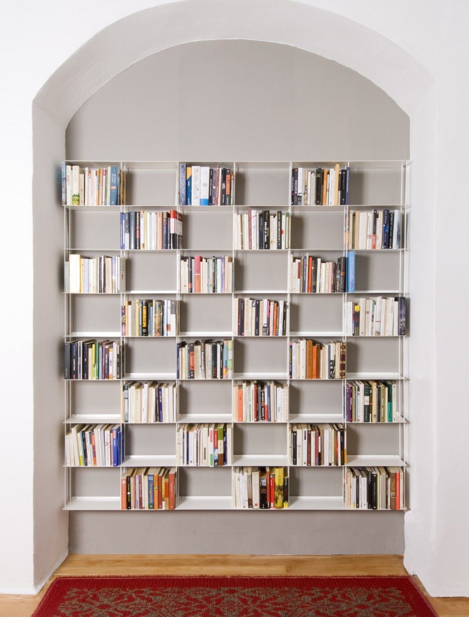 Стена из книг в интерьере