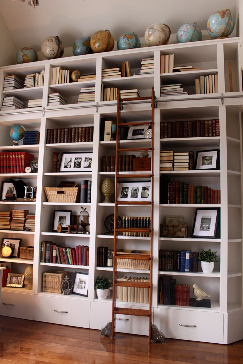 Книжные полки Bookcase