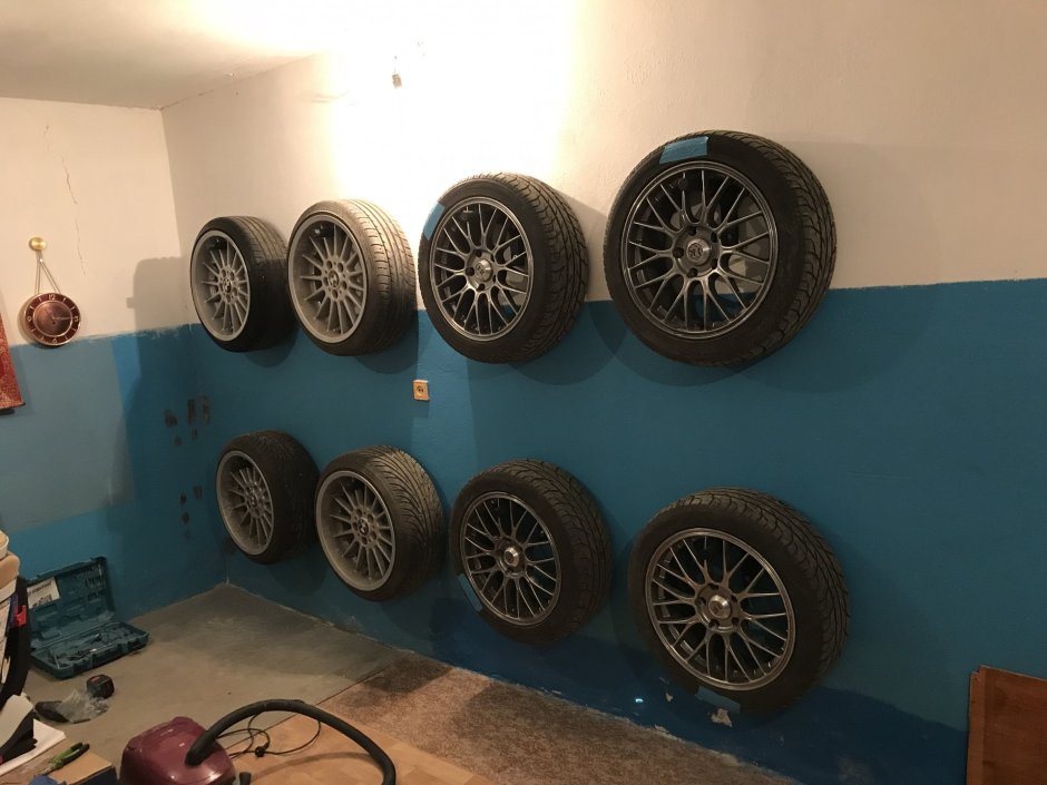 Стеллаж для колес в гараж