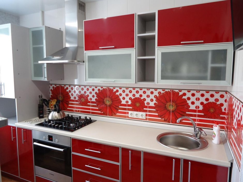 Пластик в алюминиевом профиле кухни