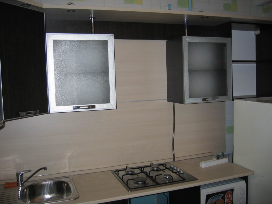 Кухня пластик со стеклом
