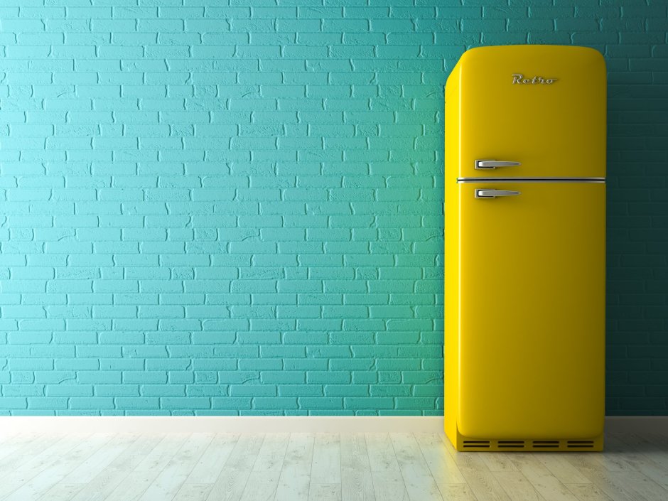 Холодильник на красивом фоне