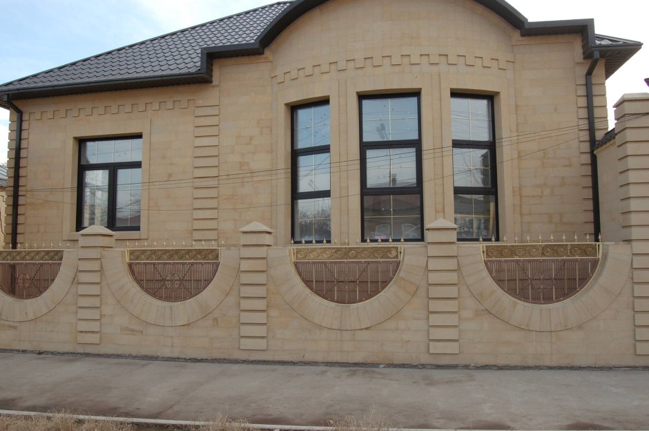 Фасад из дагестанского камня