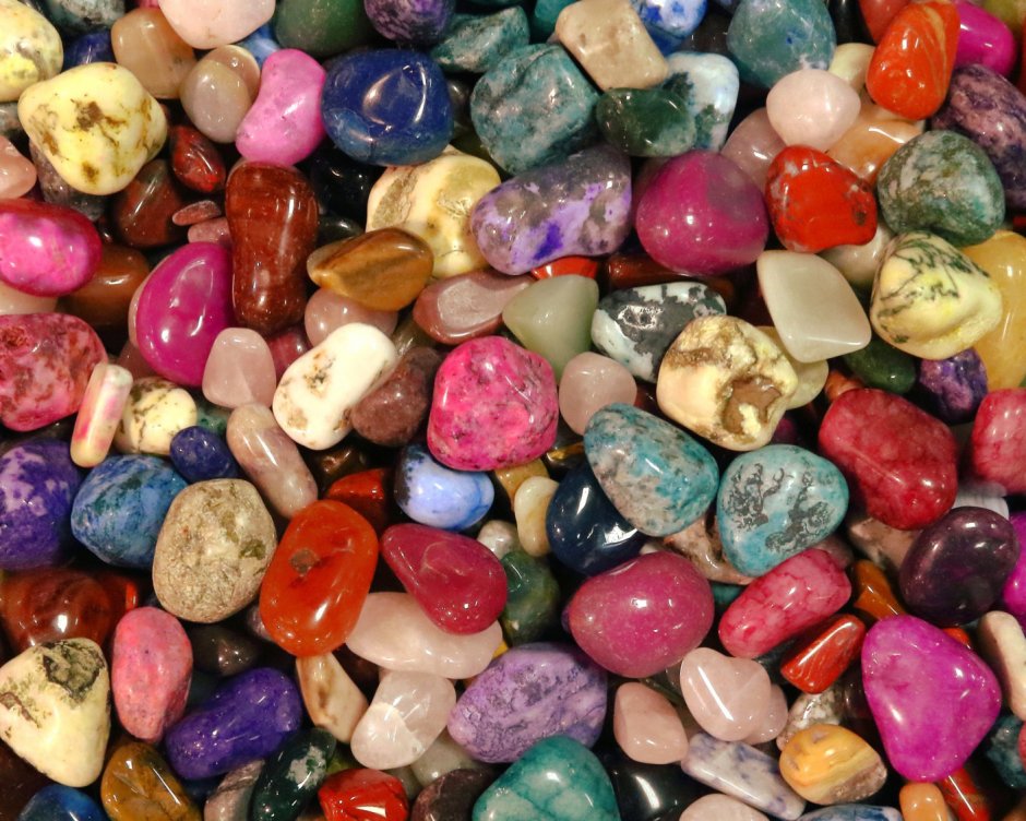 Камни разноцветные морские