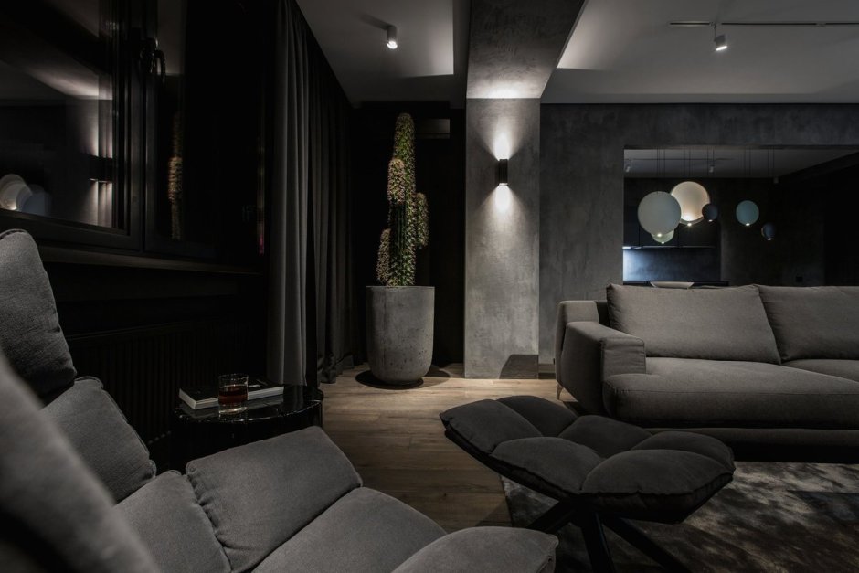 Комната с черными стенами