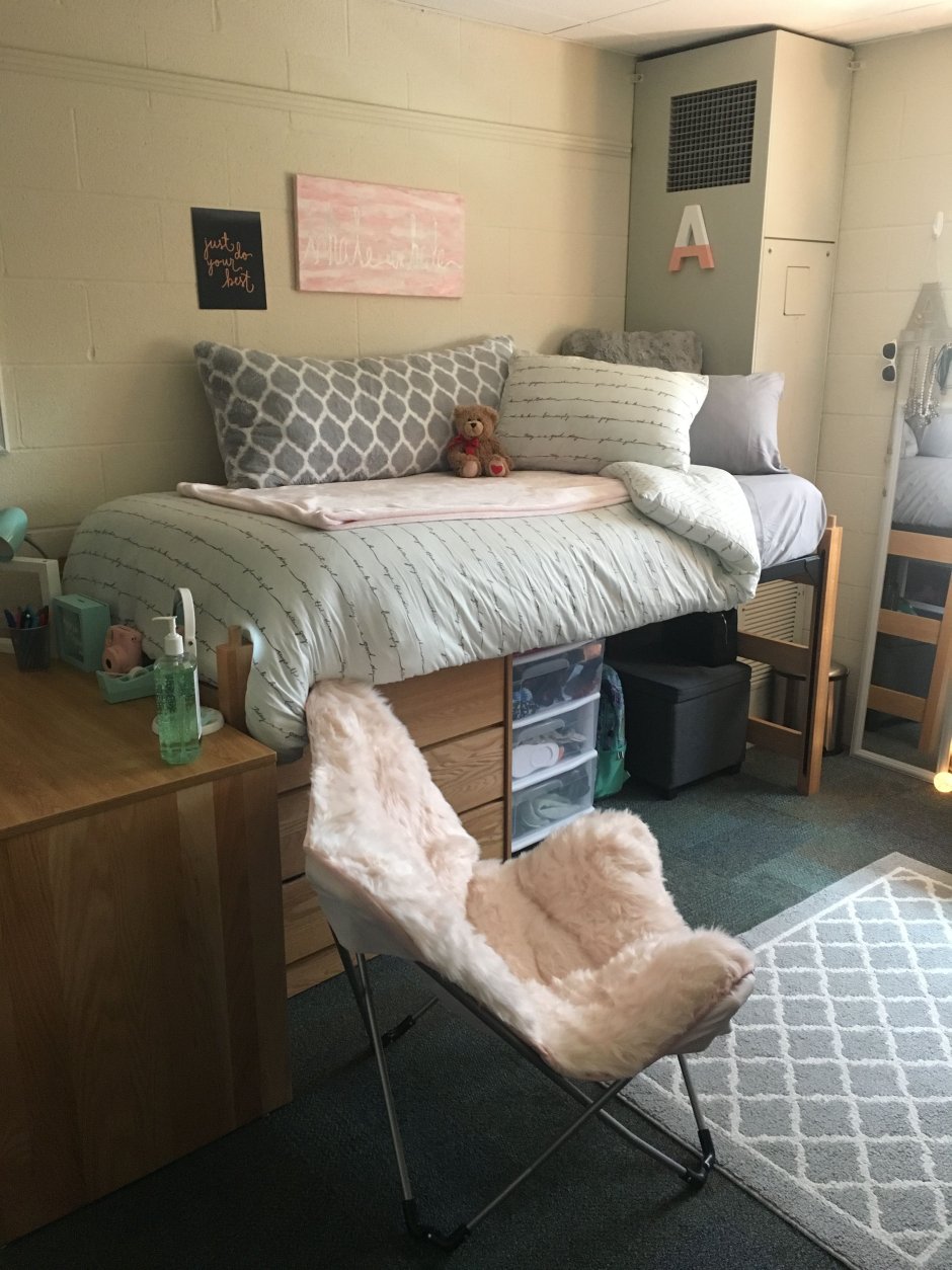 Обустройство маленькой комнаты в общежитии