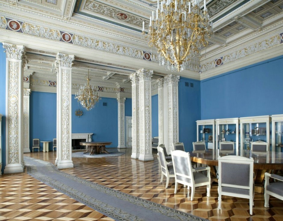 Бальный зал дворца Меньшиков