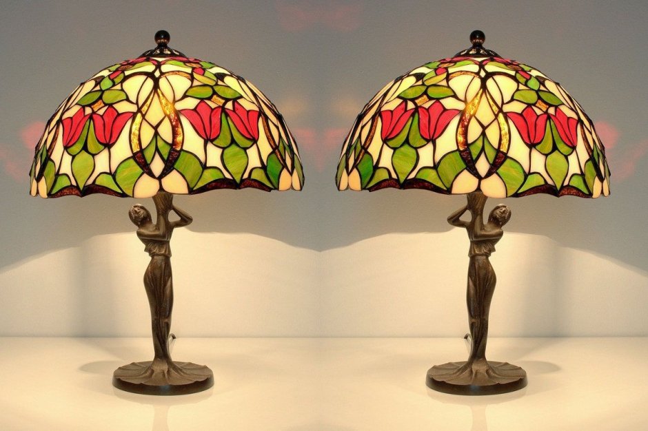 Первая настольная лампа Тиффани 1900