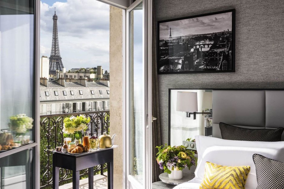 Отель в Париже с видом на Эйфелеву башню 5 звезд