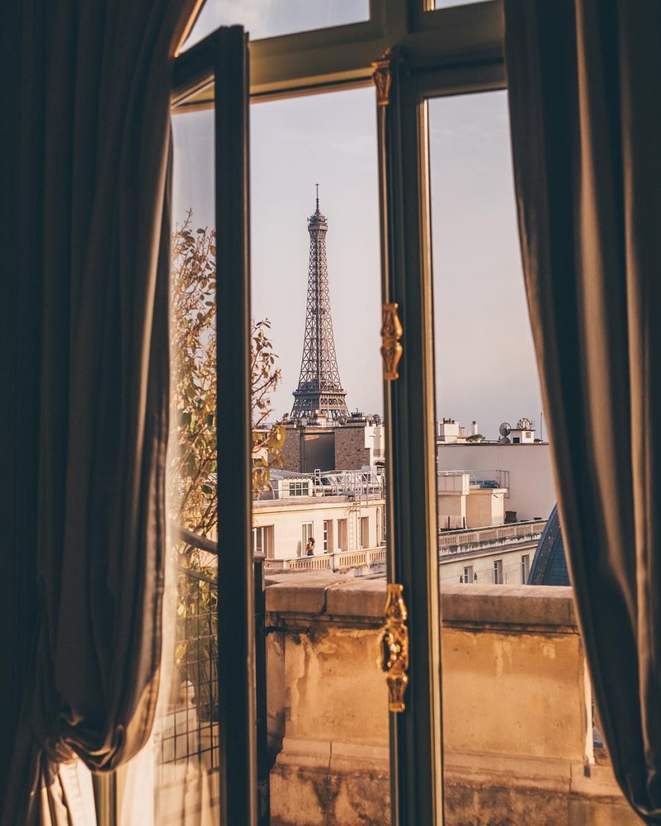 Вид из окна Парижской квартиры