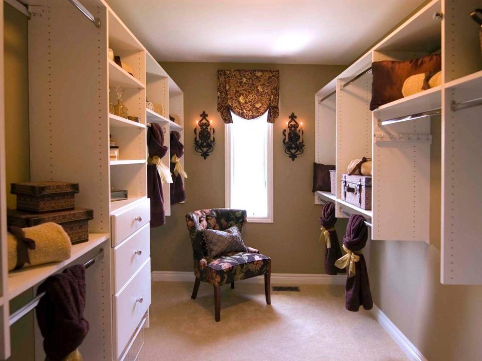 Организация пространства в маленькой гардеробной