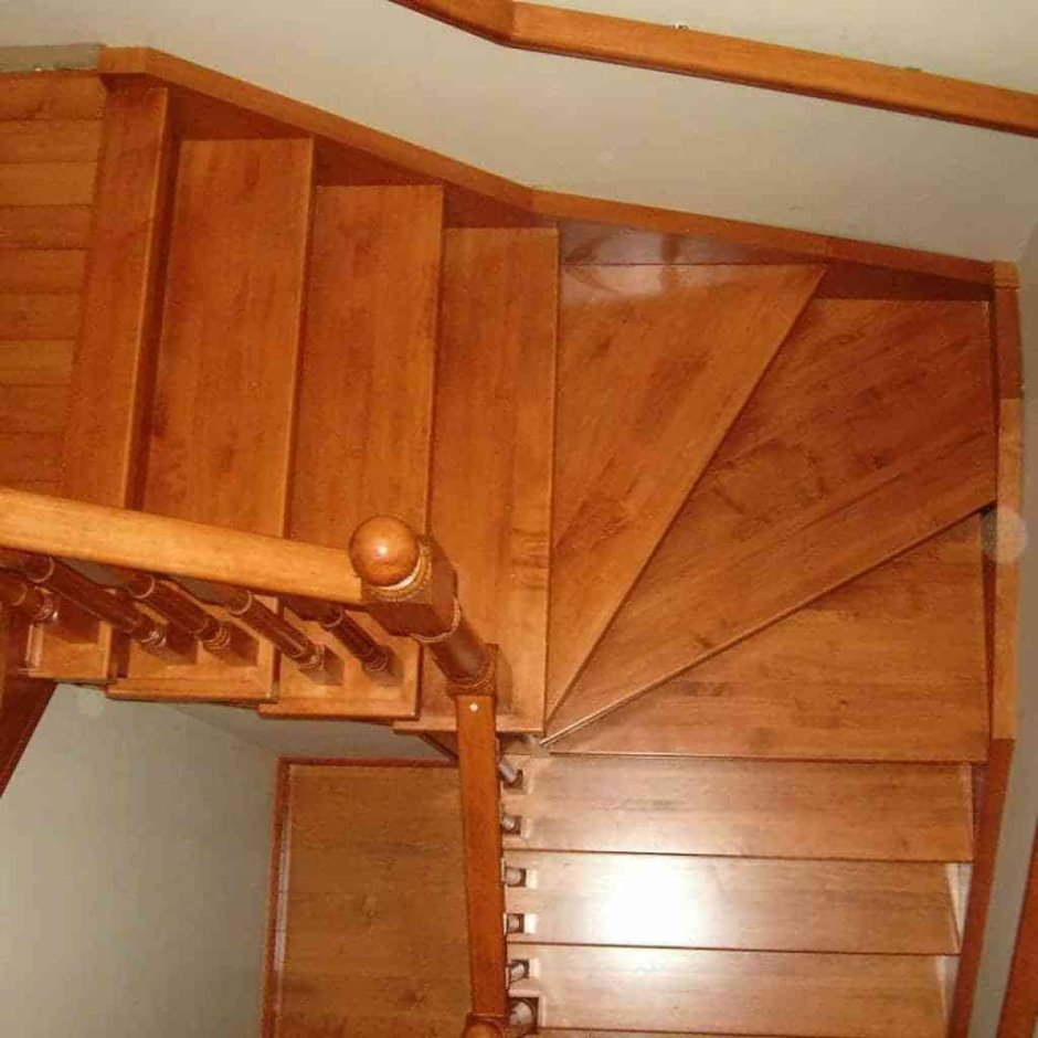 Отделка лестницы с забежными ступенями