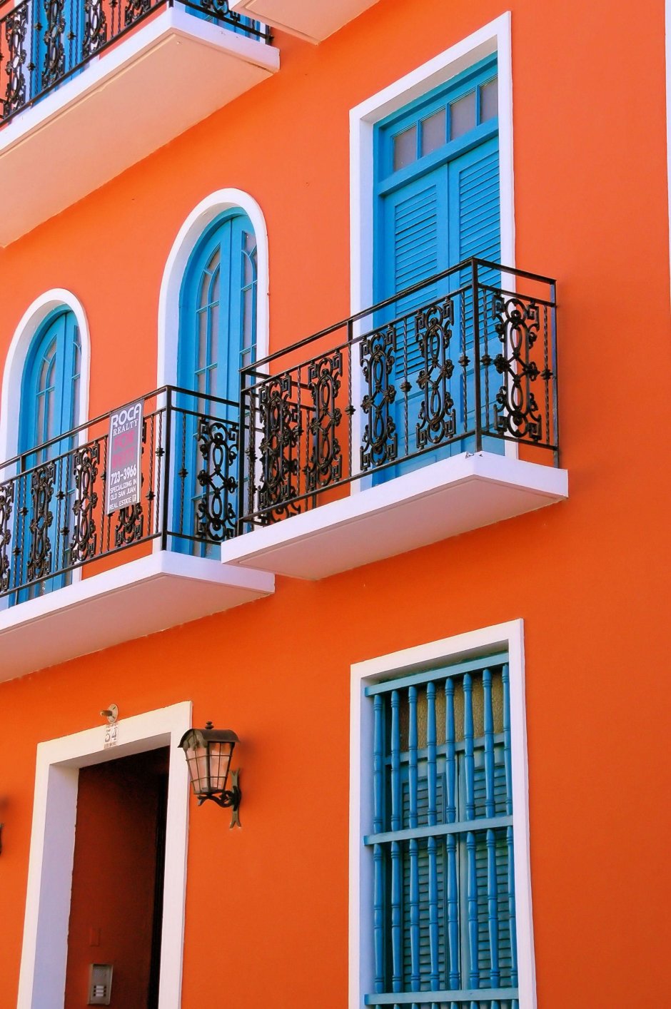 Цветные фасады домов