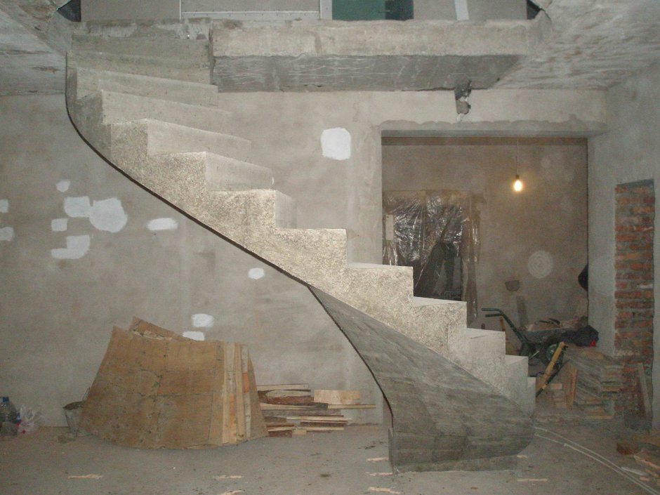 Лестницы заливные бетонные