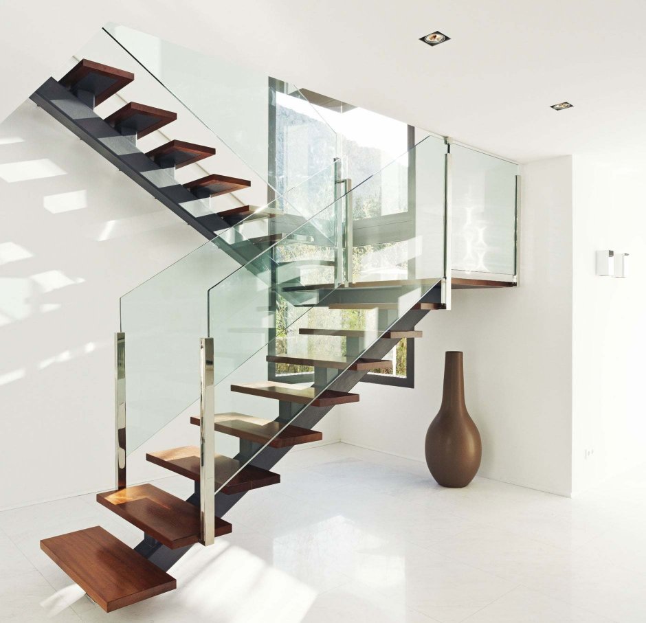 Красивые стеклянные лестницы