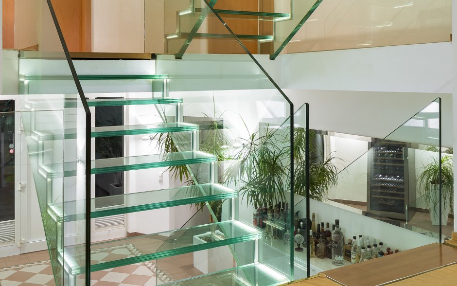 Комплектующие для стеклянных лестниц