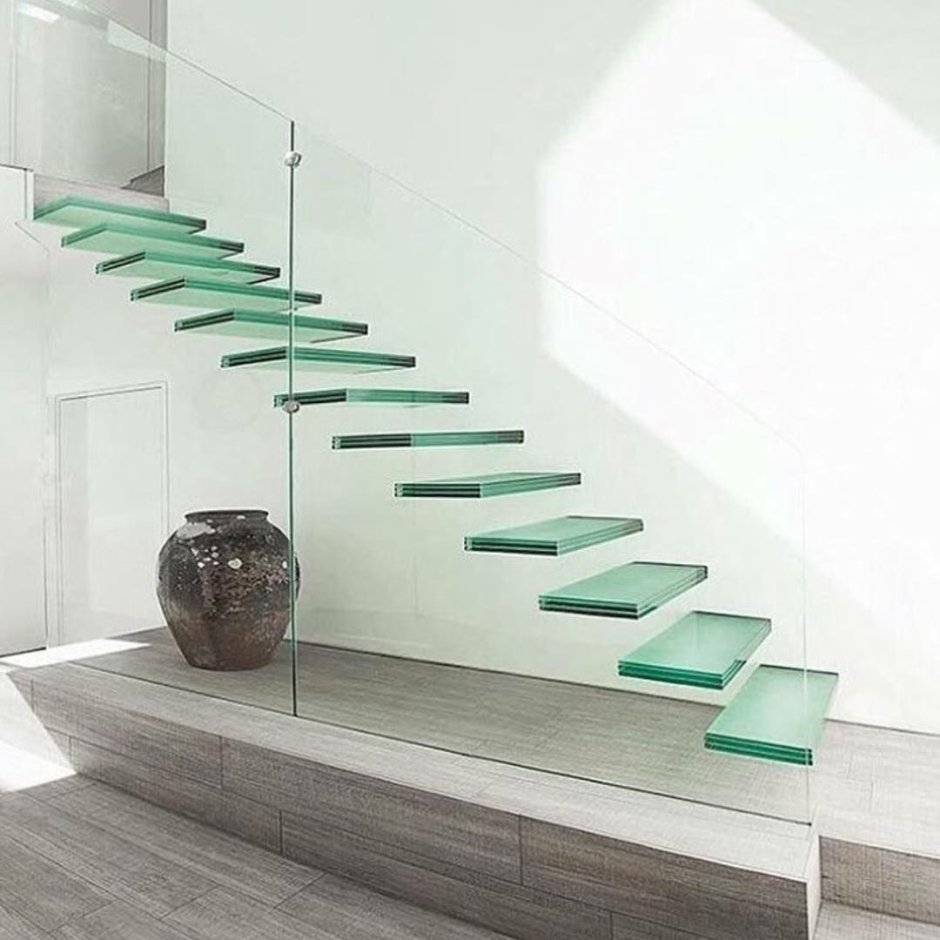 Лестница из стекла фф