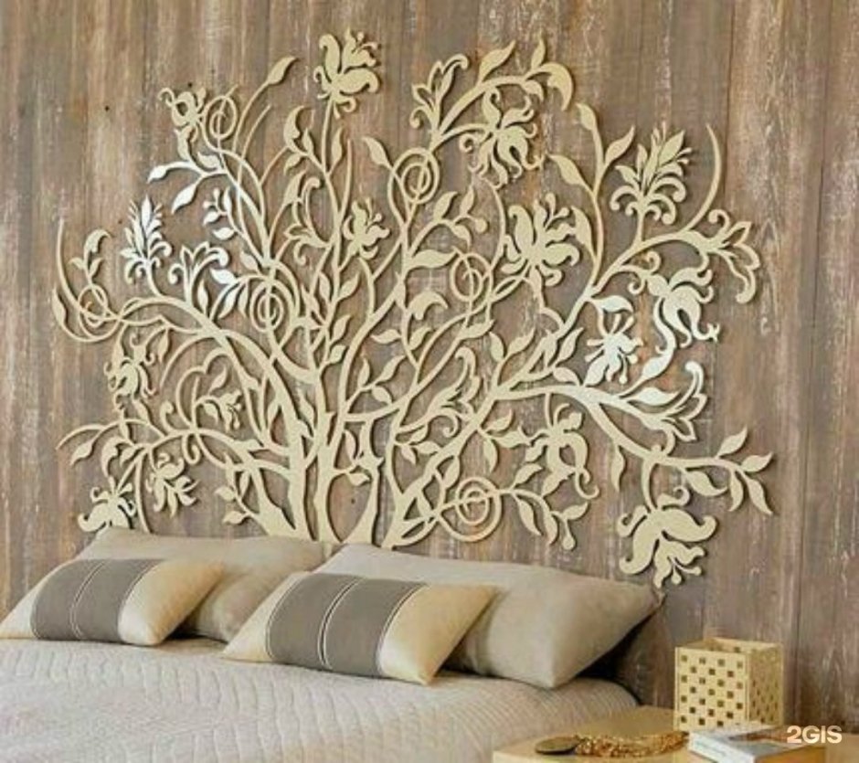 Декор стен резным деревом