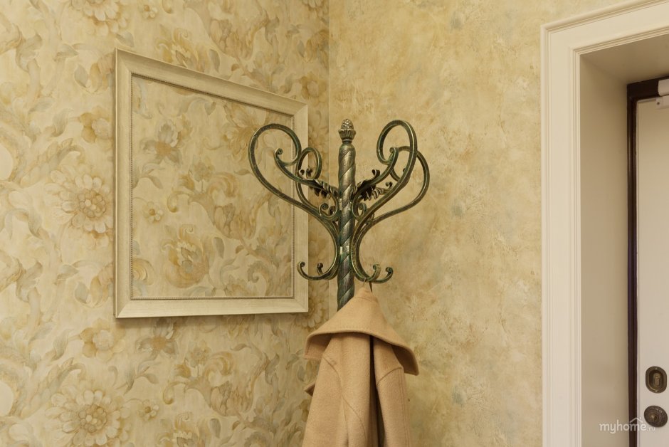 Кованые напольные вешалки для прихожей в стиле Прованс фото интерьер