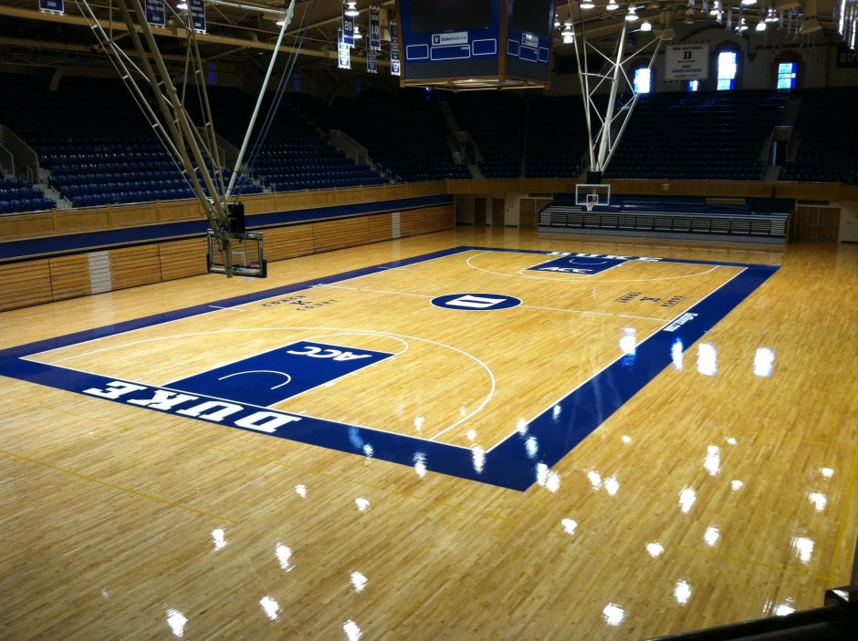 Красивый зал для баскетбола