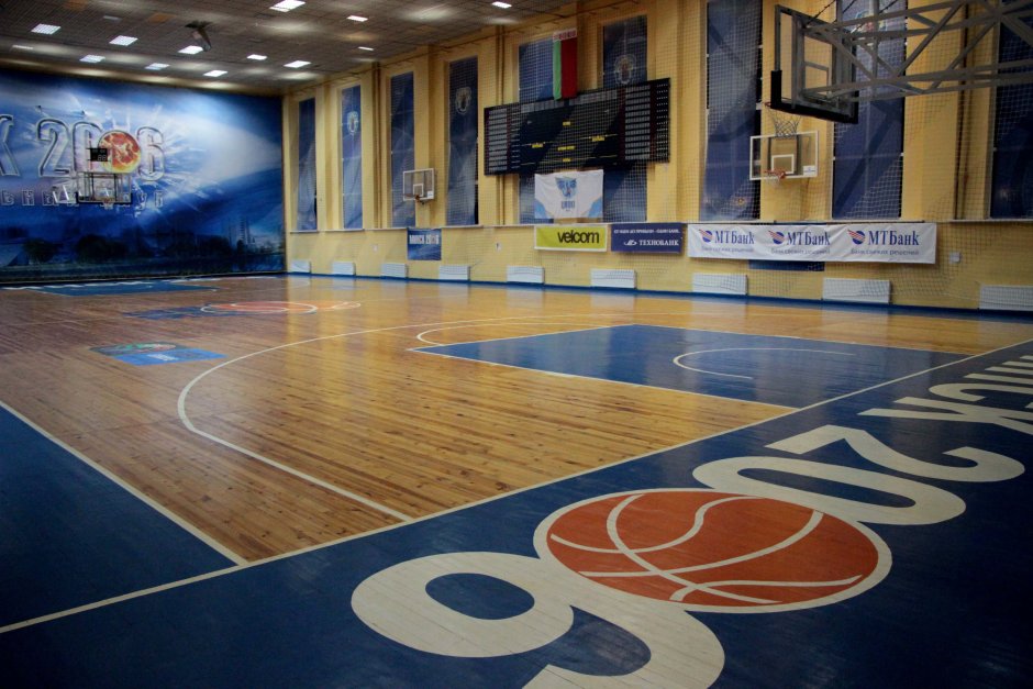 Пол баскетбольного зала