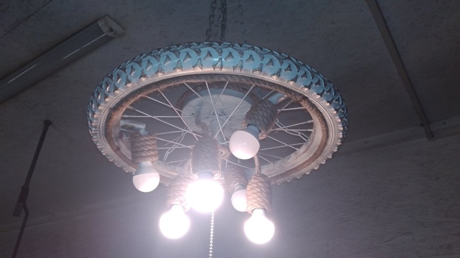 Светильник из велоколеса
