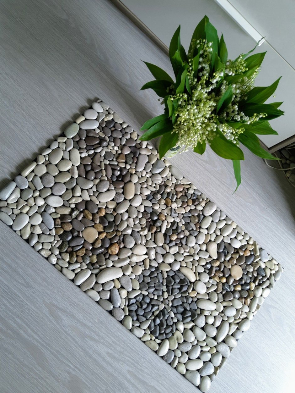 Каменный ковер на цоколе