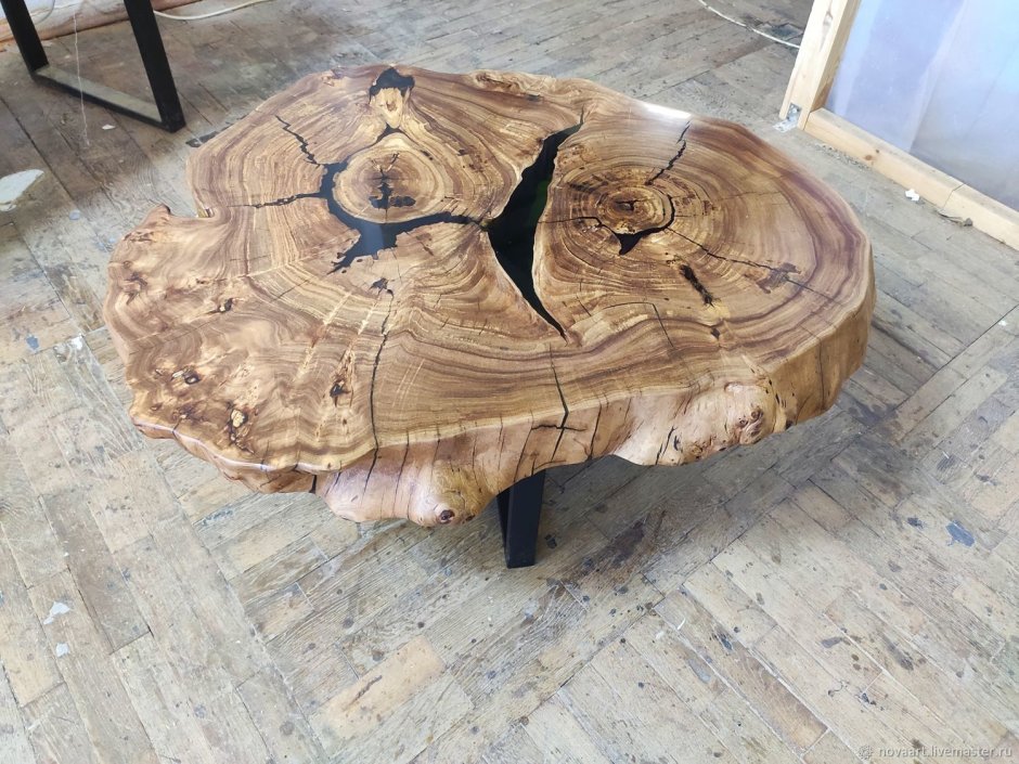 Журнальный столик из ствола дерева