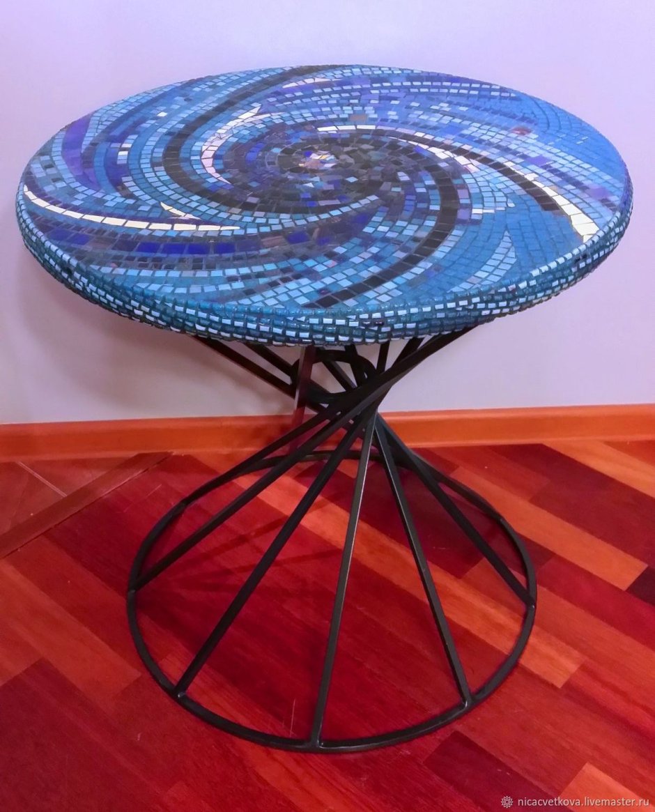 Журнальный столик из мозаики