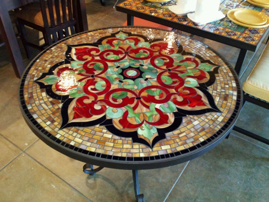 Марокканская мебель отделанная мозаикой