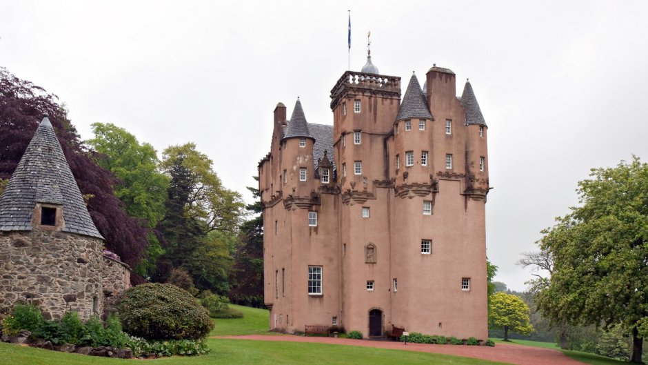 Замок Фернихерст в Шотландии