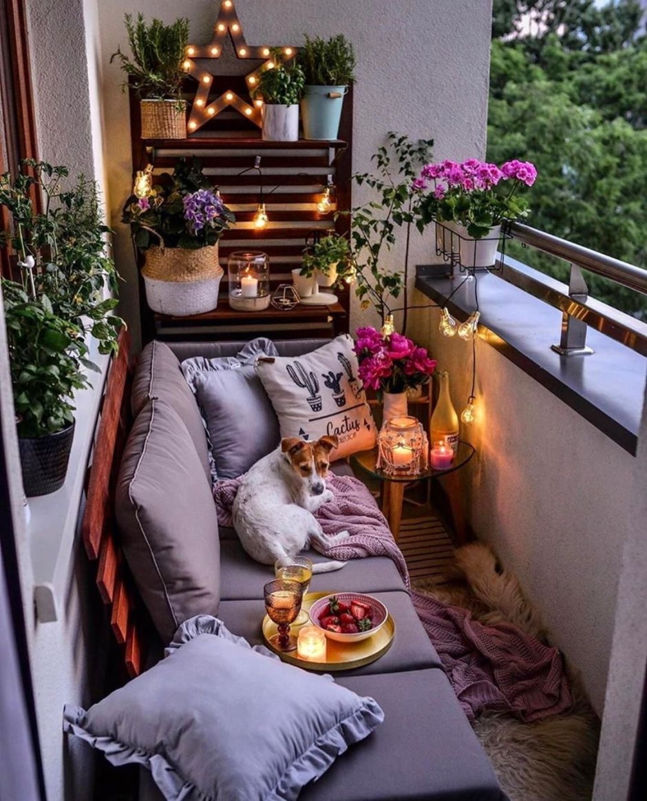 Красивый уютный балкон