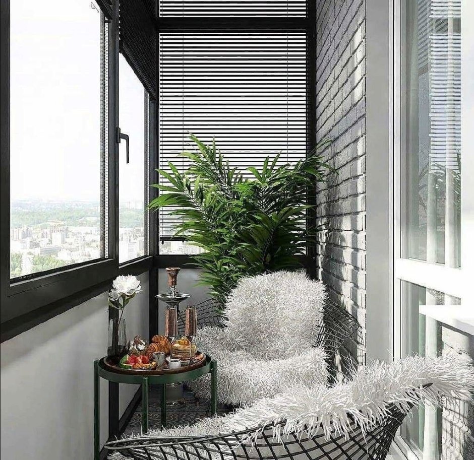 Уютный балкон дизайн с жалюзи
