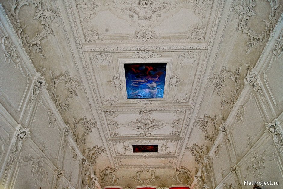 Парадная лестница Екатерининского дворца потолок