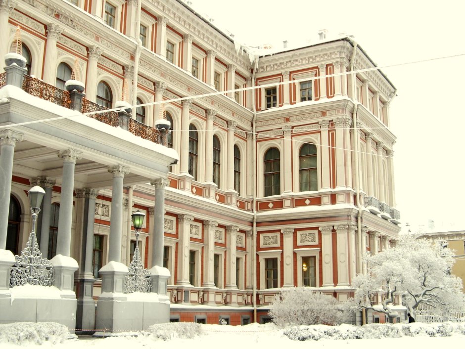 Архитектурный стиль Николаевского дворца в Санкт-Петербурге