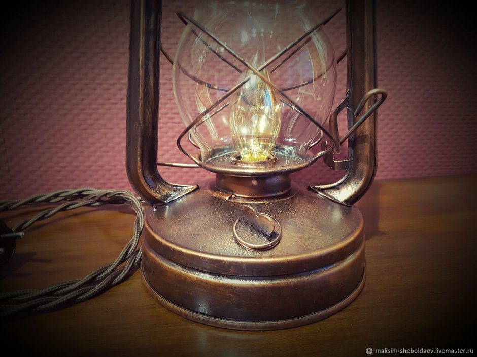 Старинная керосиновая лампа Martines