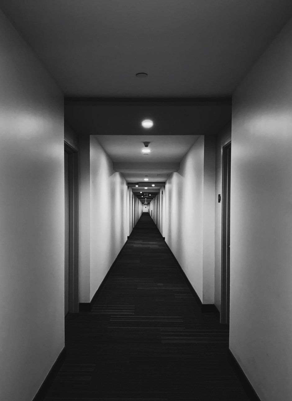 Бесконечный коридор хоррор