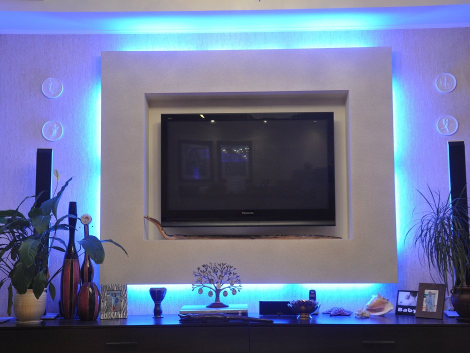 Подсветка стены с телевизором