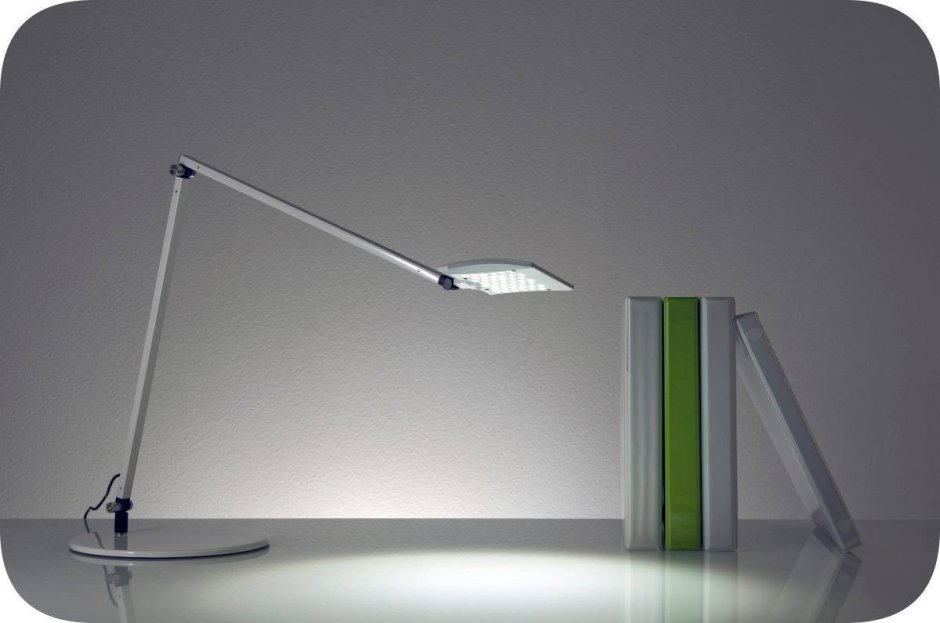 Лампа над письменным столом