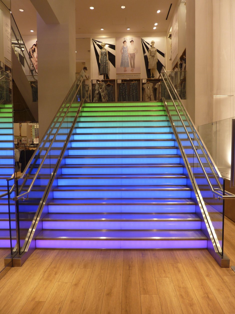Подсветка лестницы RGB цветная