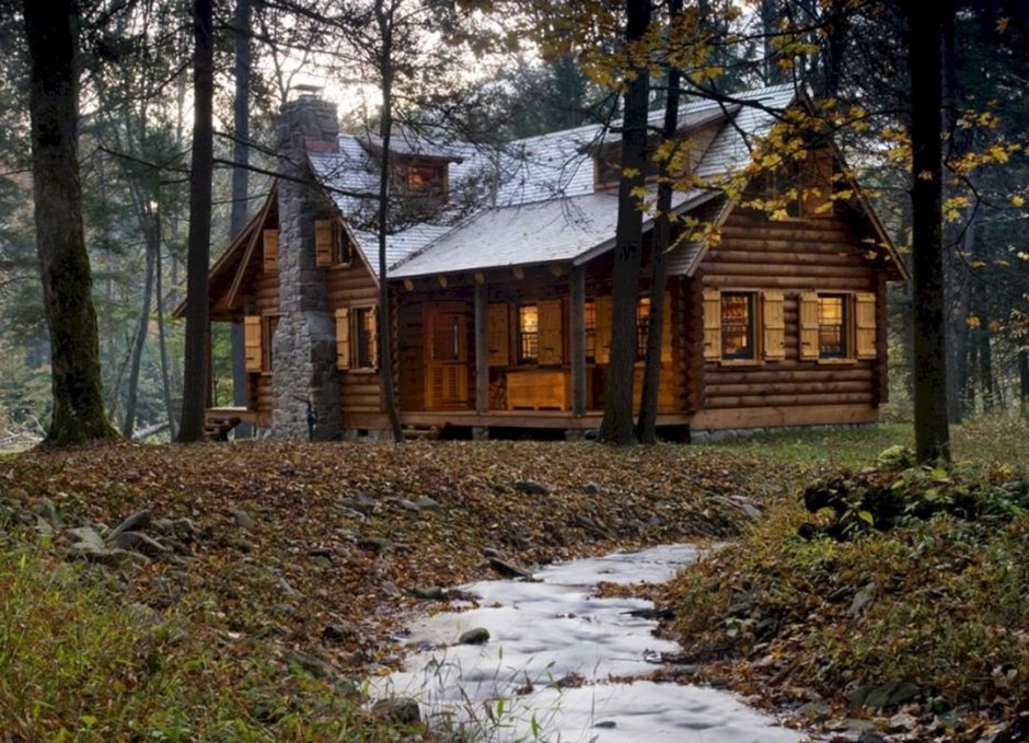 Кирпичный дом у леса