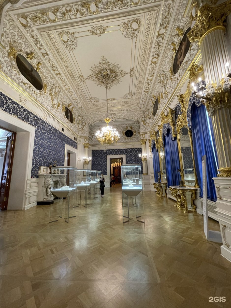 Музей Фаберже в Санкт-Петербурге зал с картинами