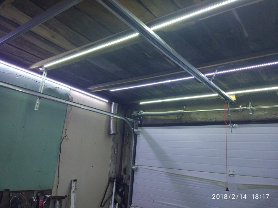 Линейные светильники в гараже