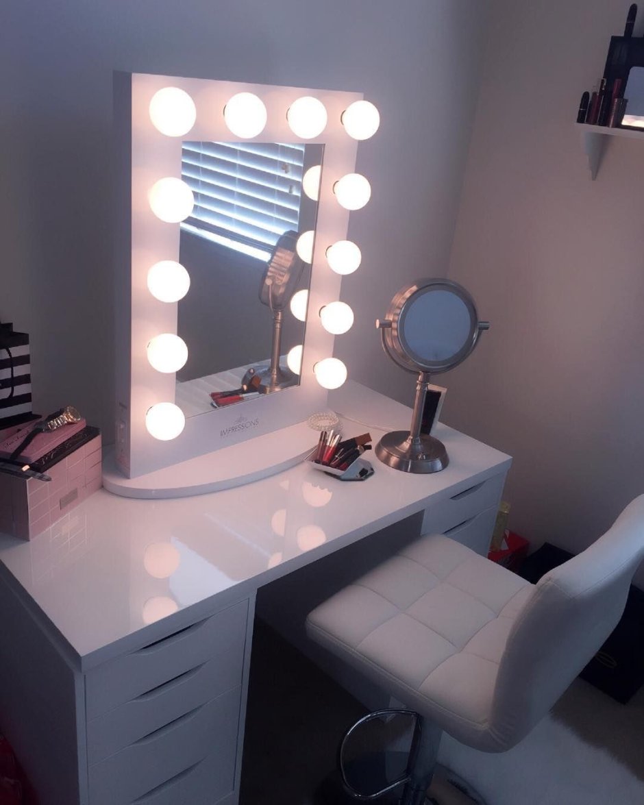 Зеркало с подсветкой для макияжа напольное