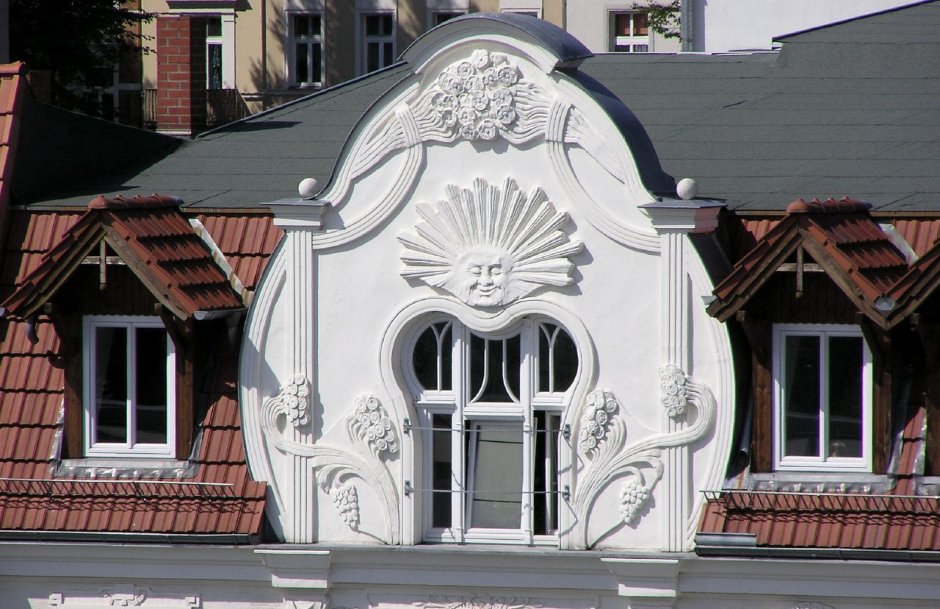 Декор фасада частного дома с узором